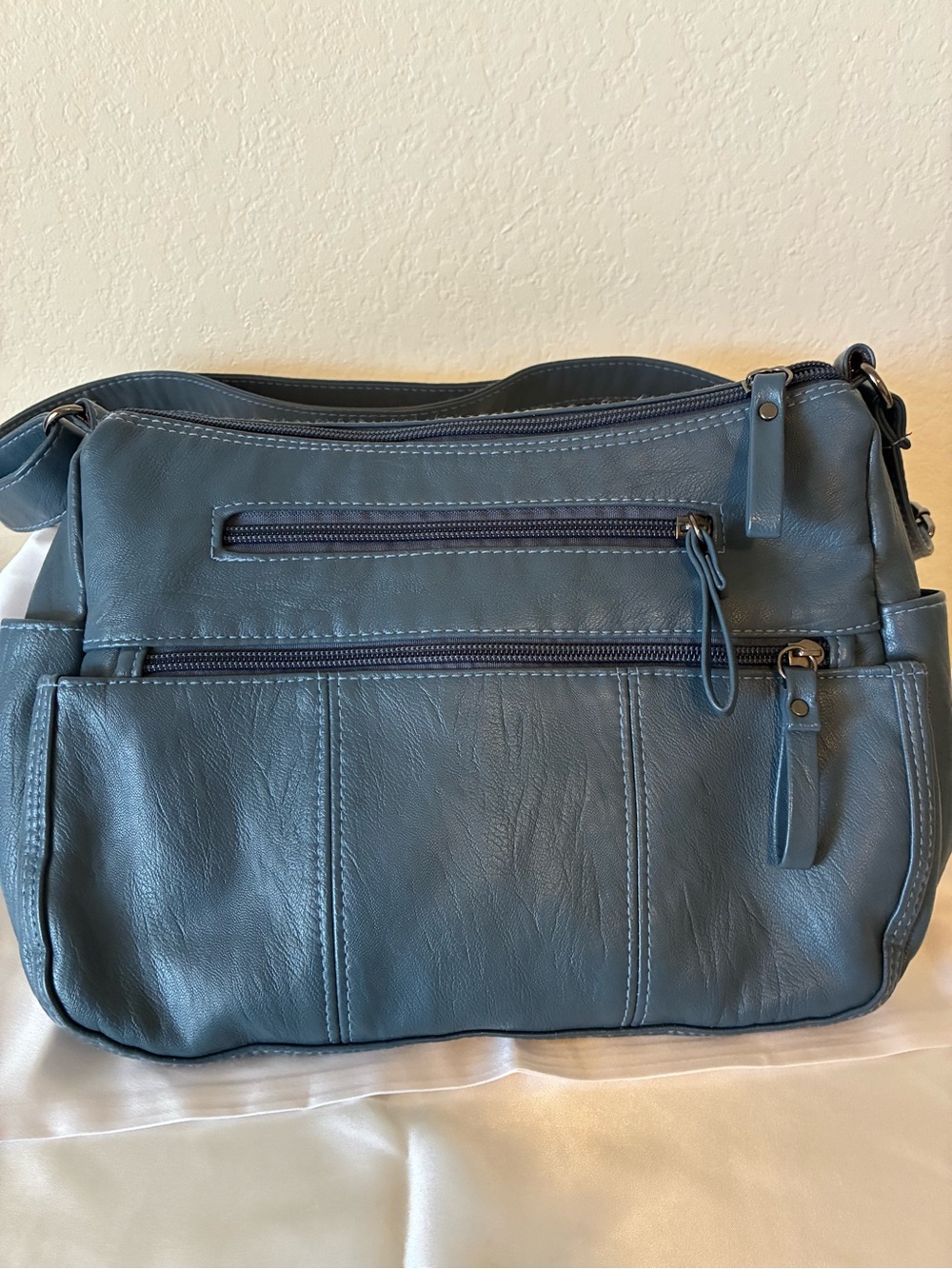 NEW w/o tag Women's Slate Blue Shoulder Bag with Zip Pockets